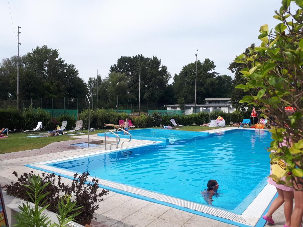 Hotel Korekt Пьештяни Экстерьер фото