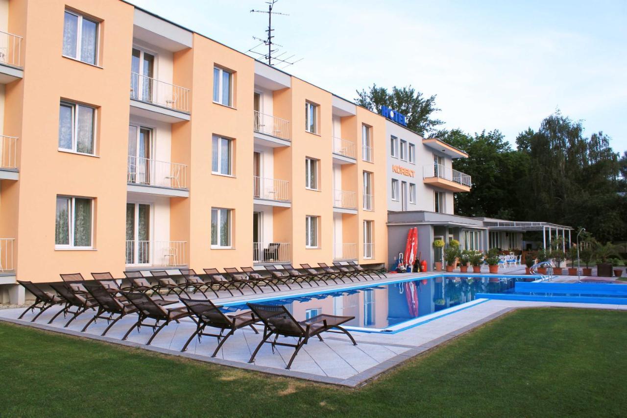 Hotel Korekt Пьештяни Экстерьер фото